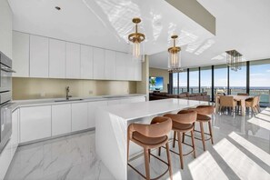 Interior - Waterfront Opulent Sky Penthouse / Aria Reserve (Miami)