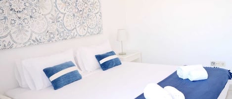 Iron/ironing board, travel cot, free WiFi, bed sheets