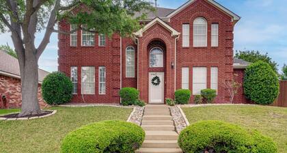 4 Mi to Toyota Stadium! Spacious Frisco Retreat