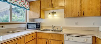 Ocean City Home w/ Fenced Yard: 1 Mi to Beach!