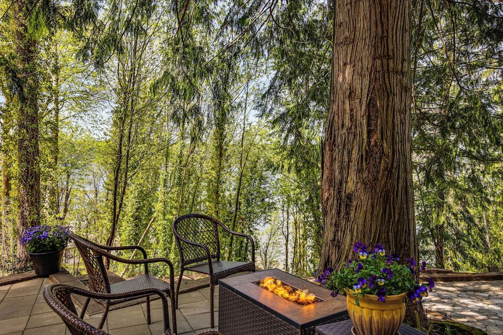 Beach Access Historic Cabin on Henderson Bay! - Vashon, WA