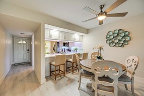 Apartment (2 Bedrooms) | Interior - Lake Views & Resort-style Living! Naples Condo (Naples)