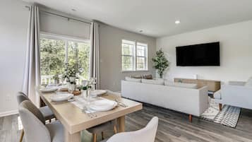 Apartment (4 Bedrooms) | Front of property