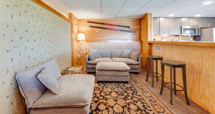 White Mountains Escape! Shared Patio + Yard