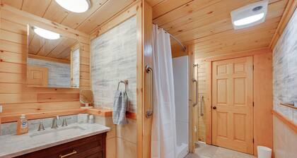 White Mountains Escape! Shared Patio + Yard