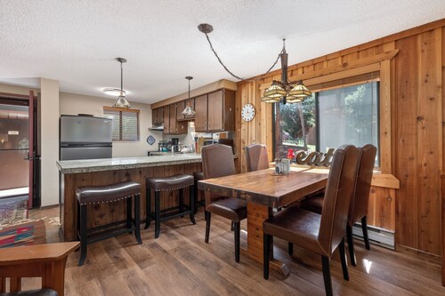 Renovated, ground floor unit - great family condo, clubhouse amenities