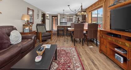 Renovated, ground floor unit - great family condo, clubhouse amenities