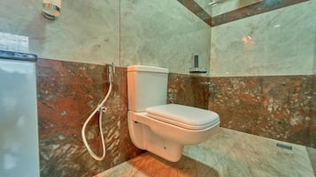 Deluxe Double Room | Bathroom