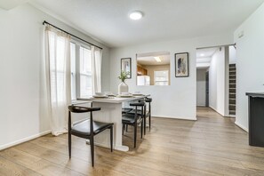 Apartment (3 Bedrooms) | Interior - 3/4 Mi to Eat Street! Midtown Mini Hideaway (Minneapolis)