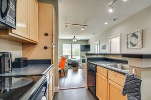 Interior - Walkable Condo in Dtwn Greensboro! Extended Stay (Greensboro)