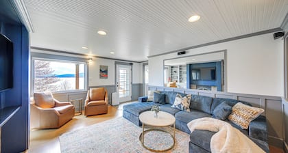 Stunning Sandpoint Lakefront Home: Hot Tub + Dock