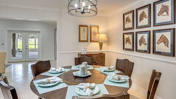 House (4 Bedrooms) | Interior