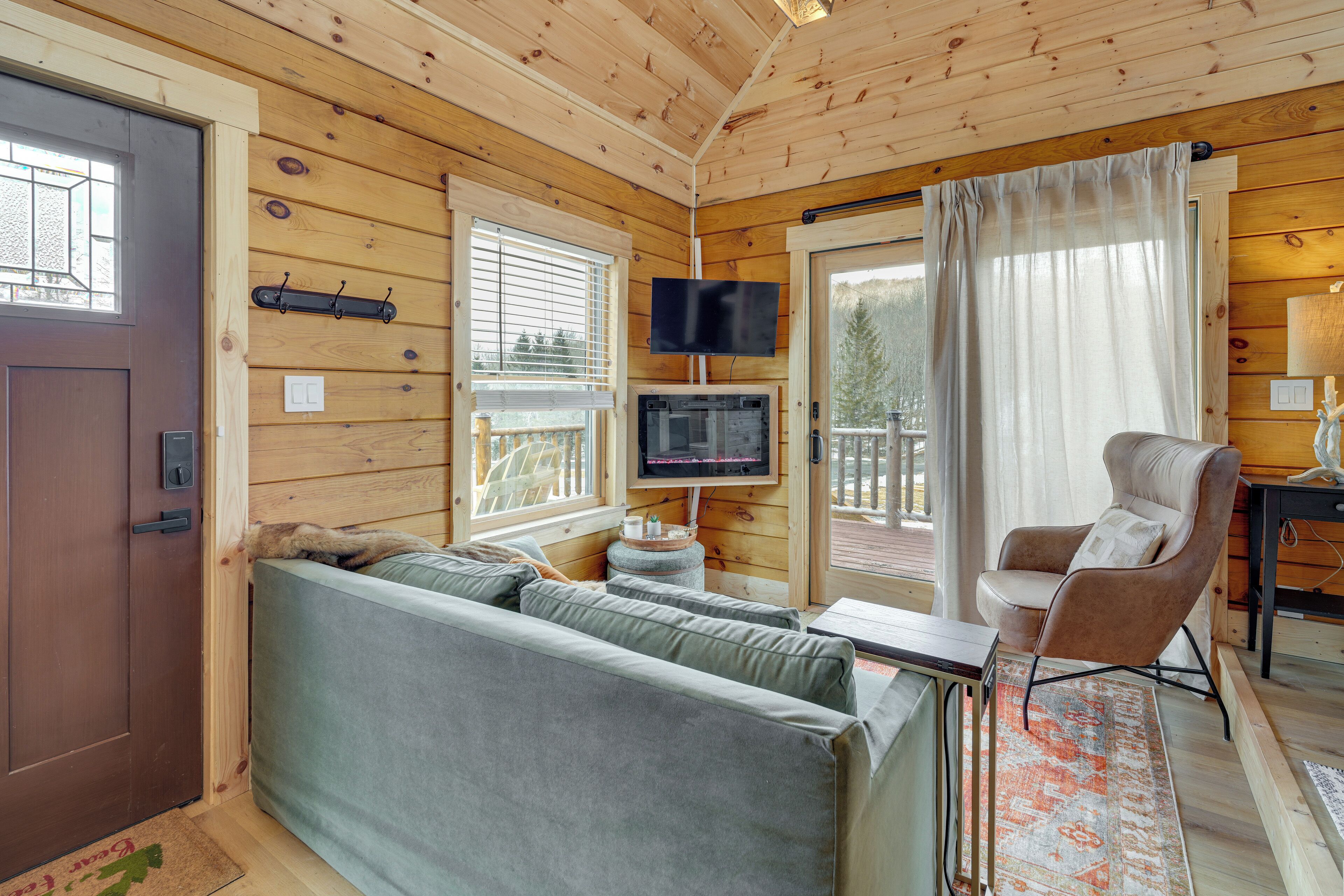 House (2 Bedrooms) | Interior