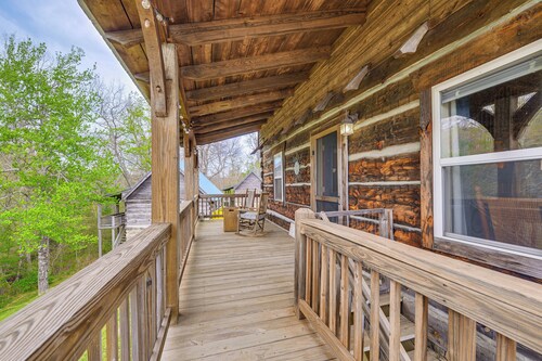 2 Mi to Blue Ridge Pkwy! Mtn Escape w/ Fireplace