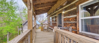2 Mi to Blue Ridge Pkwy! Mtn Escape w/ Fireplace
