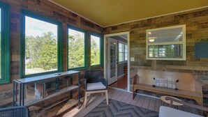 A room with large windows, a wooden ceiling, and a bench. - 'sunset Blue' Cabin Near Dale Hollow Lake (Byrdstown)