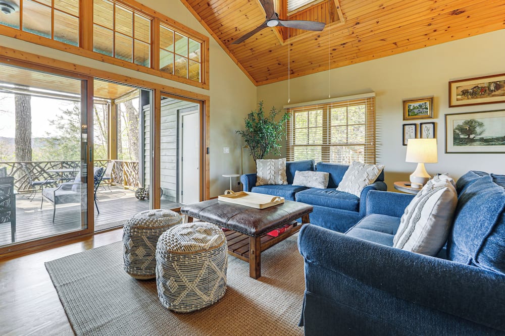Close to Lake Glenville & Golf! Mtn-view Retreat - Canada, NC