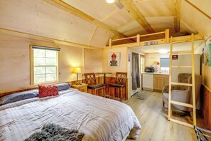 Interior - 2 Mi to Greers Ferry Lake Boat Ramp! Cozy Studio (Higden)