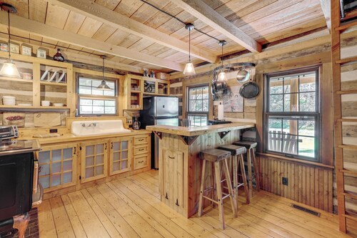 Trout Stream Access! Rural Buchanan Cabin