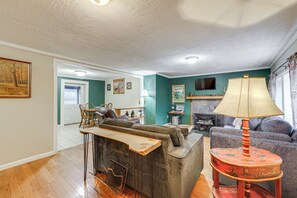 Interior - Walk to Dtwn Brevard! Mtn Escape w/ Fire Pit (Brevard)