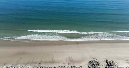Steps to Shore! Family-friendly Getaway in Hampton