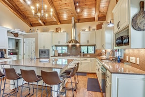 House (3 Bedrooms) | Interior - Lakefront Winnsboro Home w/ 20+ Acres! (Winnsboro)