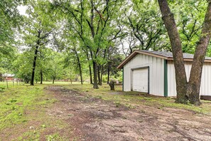 Interior - Walk to Lake Texoma: Family Home w/ Fire Pit! (Kingston)