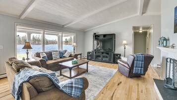 House (4 Bedrooms) | Interior