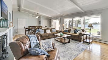 House (4 Bedrooms) | Front of property
