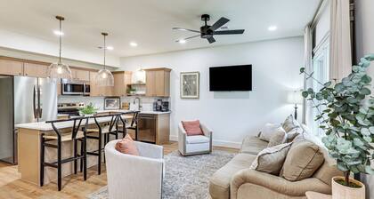 Near Trails & Town! Newly Built Mena Retreat