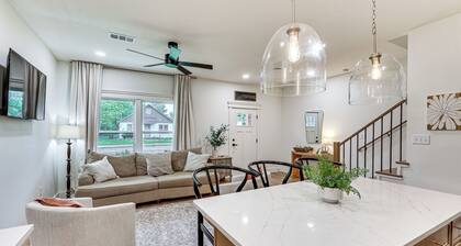 Near Trails & Town! Newly Built Mena Retreat