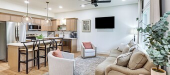 Near Trails & Town! Newly Built Mena Retreat