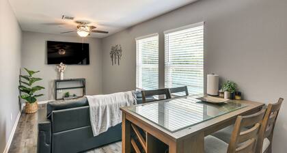 Houston Hideaway w/ Rec Room, Putting Green & Hoop