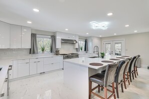 House (6 Bedrooms) | Interior - 2 Mi to Nantasket Beach! Group Retreat w/ Patio (Hull)