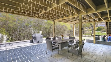 House (6 Bedrooms) | Interior
