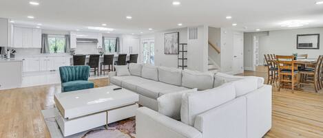 House (6 Bedrooms) | Front of property