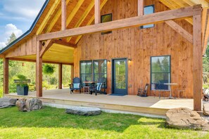Interior - Secluded 2-cabin Property in Greensboro w/ Views (Stannard)