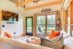 Interior - Secluded 2-cabin Property in Greensboro w/ Views (Stannard)