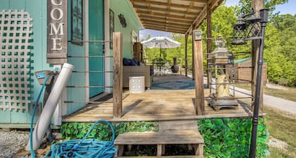 Couple's Retreat w/ Creek Access in Rogersville