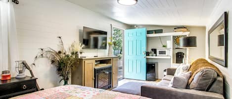 Apartment (0 Bedroom) | Interior