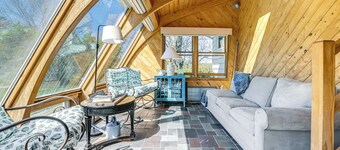 Cozy Retreat w/ Sunroom Near Binghamton University