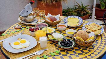 Free daily full breakfast
