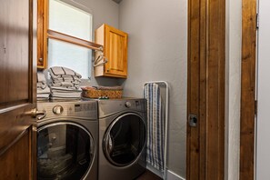 Interior - Moose Mgmt 5598: Sleeps 12 Hot Tub-Fire Pit-King Beds (Park City)