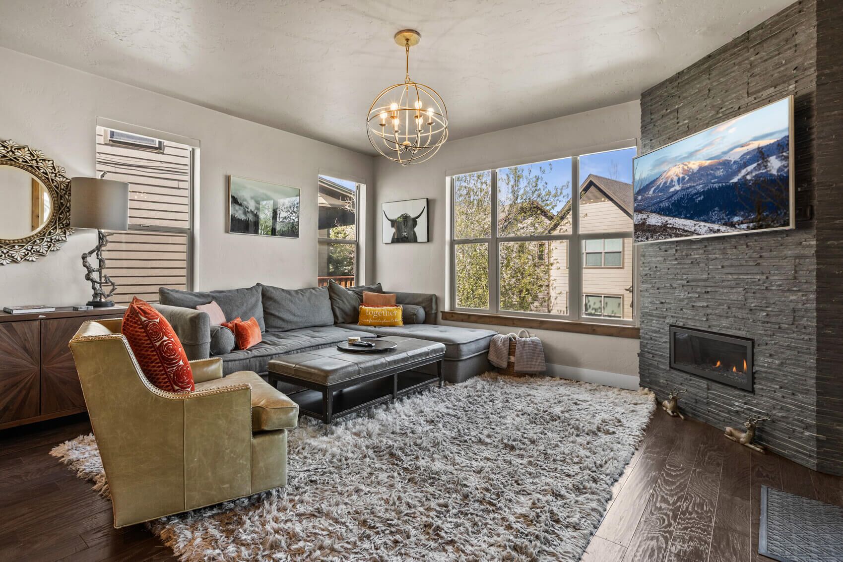 Smart TV, fireplace, ping pong