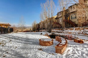 Property grounds - Moose Mgmt 5598: Sleeps 12 Hot Tub-Fire Pit-King Beds (Park City)