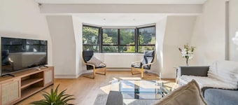 Windsor Castle Views - Spacious Flat - By Tempstay