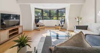 Windsor Castle Views - Spacious Flat - By Tempstay