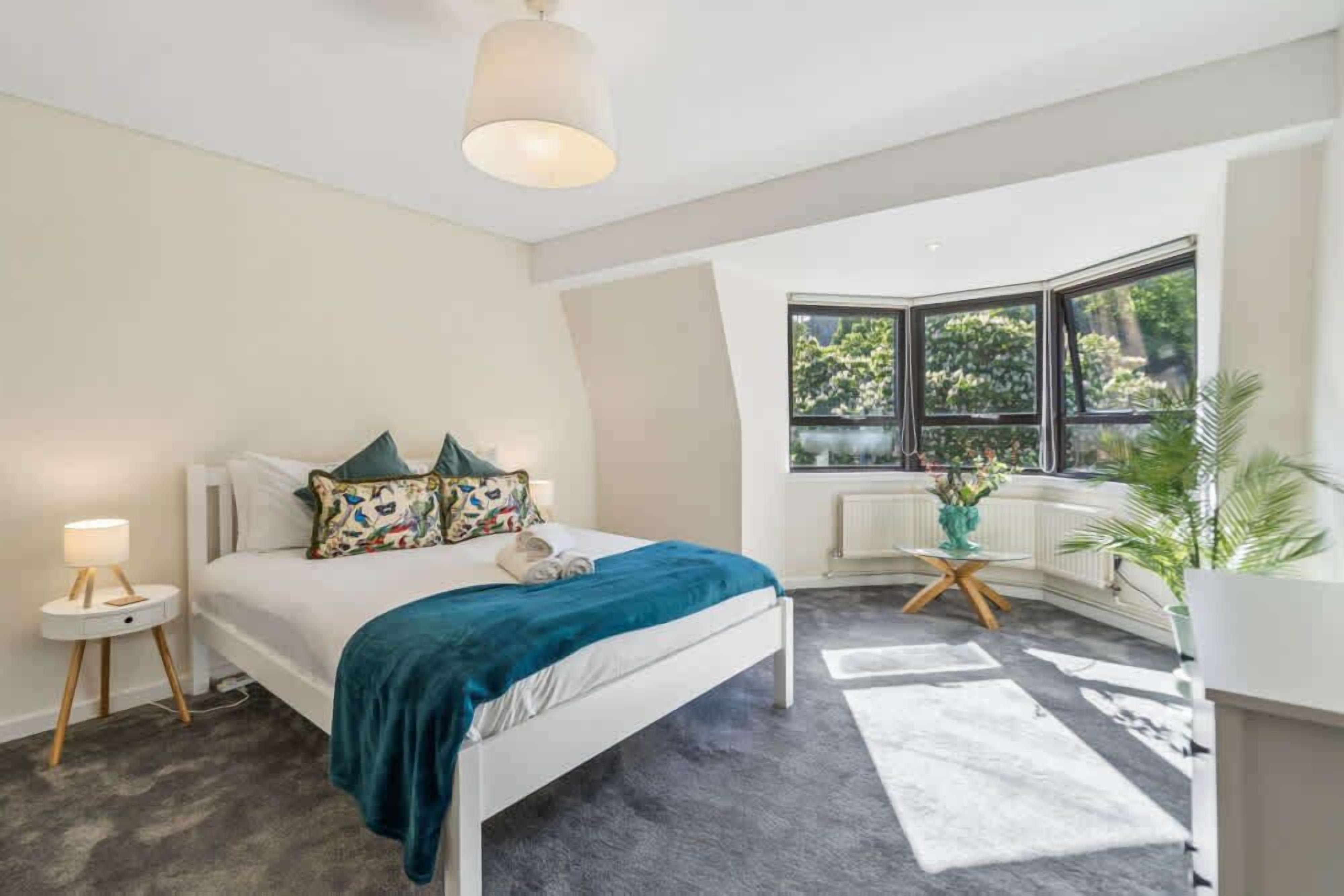 Iron/ironing board, travel cot, WiFi, bed sheets
