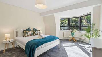 Iron/ironing board, travel cot, WiFi, bed sheets
