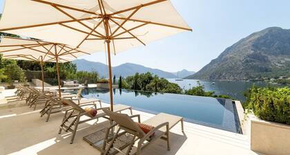 Villa Mandragora Seafront Villa with Private Pool and Dock